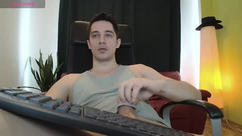 Snapshot of mrgreeneyes01 chatting on 03/05/25, 08:10 juan luis online show from 03/05/25, 08:10