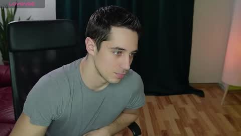 Snapshot of mrgreeneyes01 chatting on 03/06/25, 03:56 juan luis online show from 03/06/25, 03:56