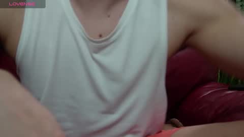 Snapshot of mrgreeneyes01 chatting on 03/08/25, 05:22 juan luis online show from 03/08/25, 05:22