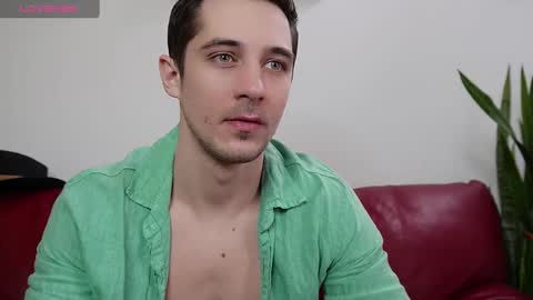 Snapshot of mrgreeneyes01 chatting on 03/09/25, 09:24 juan luis online show from 03/09/25, 09:24