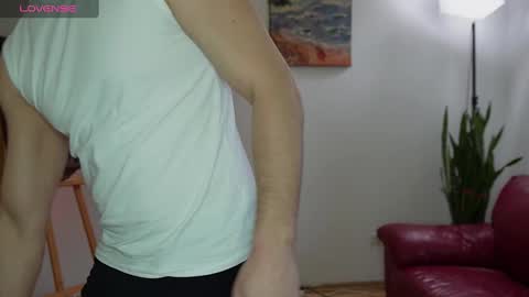 Snapshot of mrgreeneyes01 chatting on 03/10/25, 10:26 juan luis online show from 03/10/25, 10:26