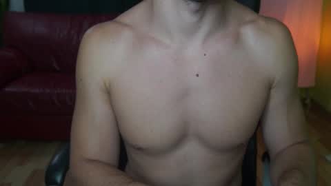 Snapshot of mrgreeneyes01 chatting on 09/13/25, 06:46 juan luis online show from 09/13/25, 06:46