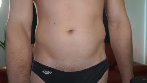 Snapshot of mrgreeneyes01 chatting on 10/31/25, 07:31 juan luis online show from 10/31/25, 07:31