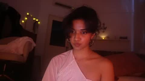 Snapshot of mriea_ chatting on 09/14/25, 01:27 mriea_ online show from 09/14/25, 01:27