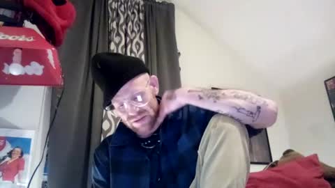 Snapshot of mrmagillacutty chatting on 12/20/24, 03:25 Jacob Matthew online show from 12/20/24, 03:25