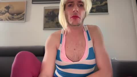 Snapshot of mrmooser42 chatting on 01/19/25, 10:17 TaleOfLaura online show from 01/19/25, 10:17