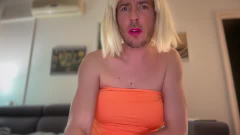 TaleOfLaura online show from 02/19/26, 09:44