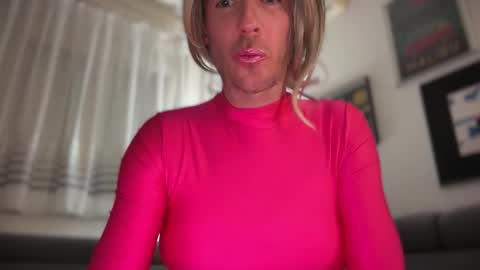 TaleOfLaura online show from 04/25/26, 12:02