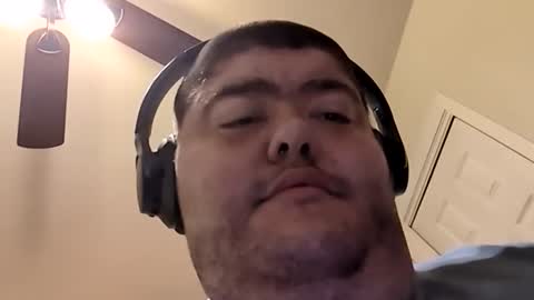 Snapshot of mrorange50187 chatting on 10/07/25, 03:31 mrorange50187 online show from 10/07/25, 03:31