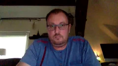 Snapshot of mrosenth81 chatting on 06/03/26, 05:18 mrosenth81 online show from 06/03/26, 05:18
