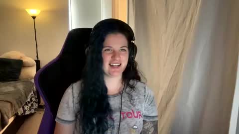 Snapshot of mrs_and_his_kitten chatting on 12/31/24, 02:08 mrs_and_his_kitten online show from 12/31/24, 02:08