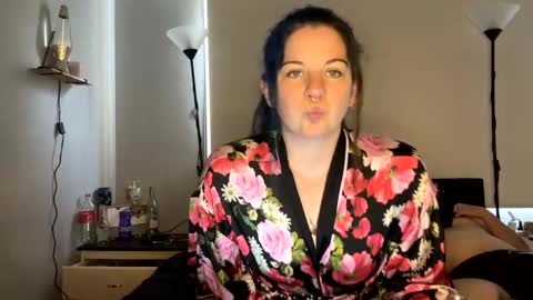 Snapshot of mrs_and_his_kitten chatting on 01/03/25, 06:44 mrs_and_his_kitten online show from 01/03/25, 06:44