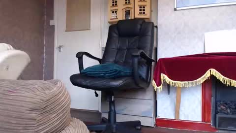 Snapshot of mrstraightdic chatting on 11/04/25, 12:37 mrstraightdic online show from 11/04/25, 12:37