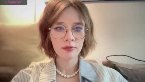 Snapshot of ms_christiana chatting on 11/17/25, 03:45 ms_christiana online show from 11/17/25, 03:45