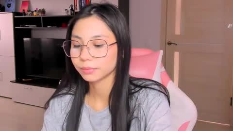 Snapshot of ms_emily_ chatting on 06/09/26, 11:33 ms_emily_ online show from 06/09/26, 11:33