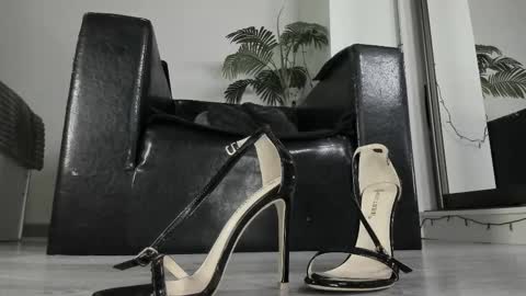 Goddess. Miss. Lady.  Queen. Madam Milady online show from 03/09/25, 05:39