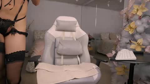 Snapshot of ms_lawless chatting on 12/17/24, 10:54 Samantha online show from 12/17/24, 10:54