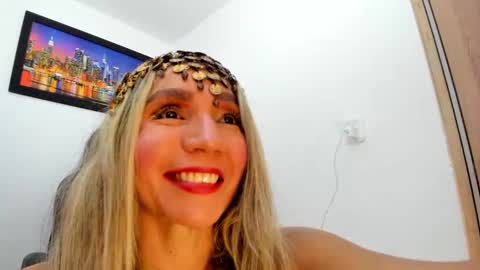 ms_lunarose online show from 10/31/25, 11:39