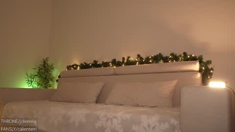 Snapshot of ms_seductive chatting on 12/15/24, 03:20 Your M online show from 12/15/24, 03:20