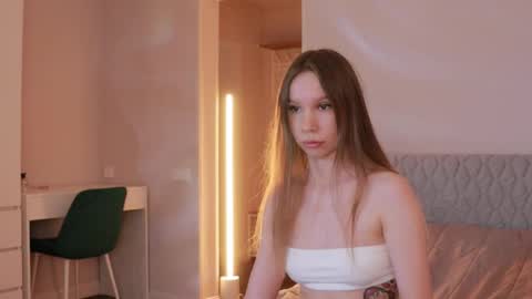 Snapshot of msaura chatting on 10/17/25, 07:11 Svetlana  online show from 10/17/25, 07:11