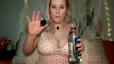 Snapshot of msclairewhatever chatting on 06/25/26, 04:00 msclairewhatever online show from 06/25/26, 04:00