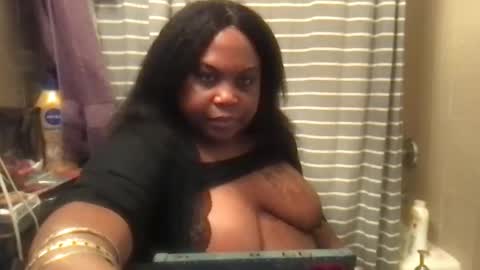 Snapshot of msjonemillion chatting on 12/21/24, 02:19 Chocolate Candy Stick online show from 12/21/24, 02:19