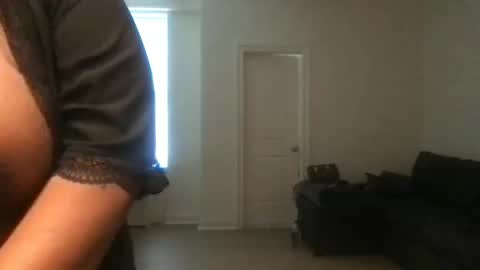 Snapshot of msjonemillion chatting on 12/25/24, 09:00 Chocolate Candy Stick online show from 12/25/24, 09:00