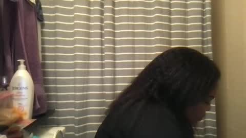 Snapshot of msjonemillion chatting on 01/07/25, 01:06 Chocolate Candy Stick online show from 01/07/25, 01:06