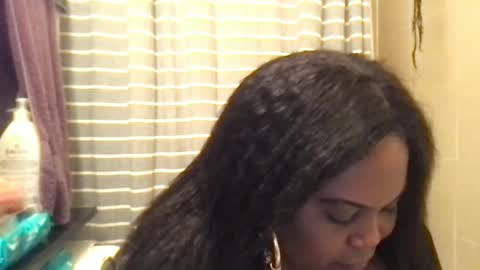 Snapshot of msjonemillion chatting on 01/21/25, 11:02 Chocolate Candy Stick online show from 01/21/25, 11:02