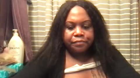 Snapshot of msjonemillion chatting on 01/25/25, 05:18 Chocolate Candy Stick online show from 01/25/25, 05:18