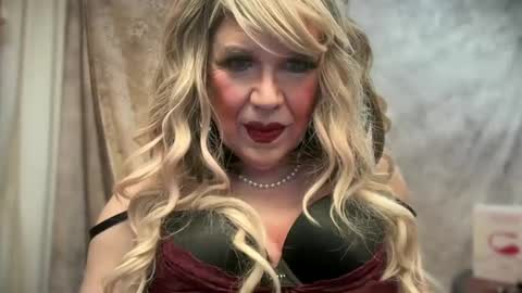 Snapshot of mskarentoy chatting on 01/19/25, 04:22 mskarentoy online show from 01/19/25, 04:22