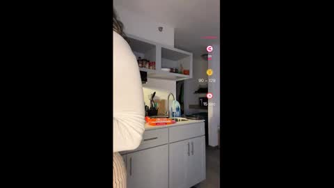 mskitty000 online show from 01/15/26, 10:46