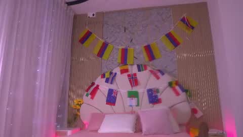 Snapshot of mssburbuja chatting on 06/21/26, 04:59 Manuela online show from 06/21/26, 04:59