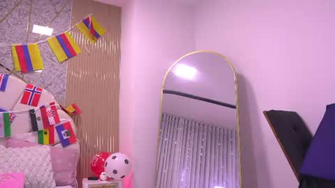 Snapshot of mssburbuja chatting on 07/12/26, 03:41 Manuela online show from 07/12/26, 03:41
