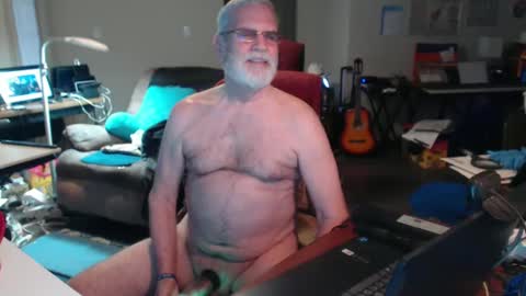 Snapshot of mt2much chatting on 02/19/25, 11:36 mt2much online show from 02/19/25, 11:36