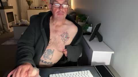 Snapshot of mtb1697 chatting on 09/15/25, 09:26 mtb1697 online show from 09/15/25, 09:26