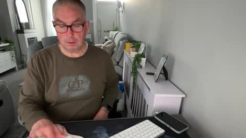 Snapshot of mtb1697 chatting on 10/04/25, 03:10 mtb1697 online show from 10/04/25, 03:10