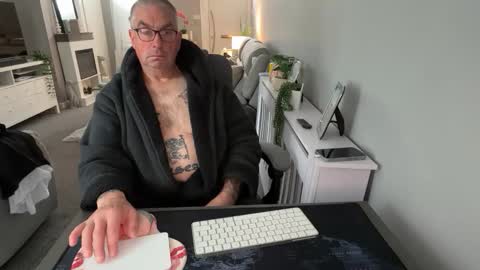 Snapshot of mtb1697 chatting on 10/08/25, 08:34 mtb1697 online show from 10/08/25, 08:34