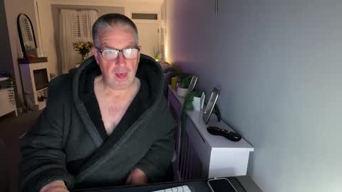 Snapshot of mtb1697 chatting on 10/17/25, 12:58 mtb1697 online show from 10/17/25, 12:58