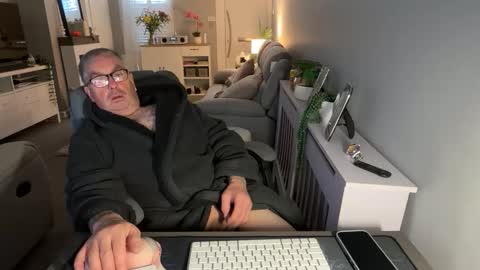 Snapshot of mtb1697 chatting on 10/28/25, 07:45 mtb1697 online show from 10/28/25, 07:45