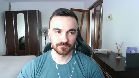Snapshot of mu5clemania chatting on 05/17/26, 03:52 Victor online show from 05/17/26, 03:52