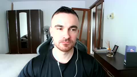 Snapshot of mu5clemania chatting on 06/04/26, 09:37 Victor online show from 06/04/26, 09:37
