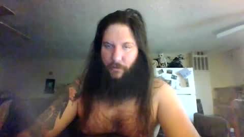 Snapshot of mudge chatting on 01/15/25, 02:38 Mudge online show from 01/15/25, 02:38