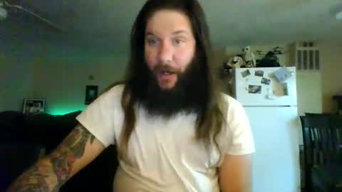 Snapshot of mudge chatting on 01/27/25, 11:54 Mudge online show from 01/27/25, 11:54