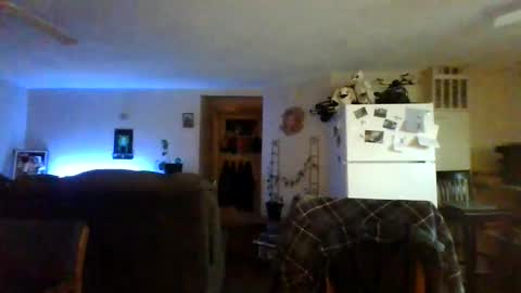 Snapshot of mudge chatting on 02/28/25, 05:04 Mudge online show from 02/28/25, 05:04