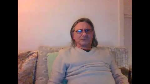 muetzeglatze_muetzeglatze online show from 02/08/25, 04:25