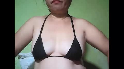 Snapshot of muffy_bunny chatting on 06/06/26, 01:32 muffy_bunny online show from 06/06/26, 01:32