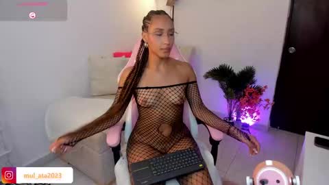 Snapshot of mulata_ch chatting on 09/17/25, 12:23 HEY GUYS IF YOU LIKE SEXY SHOW YOU ARE IN THE CORRECT PLACE CU WENESDAY PVT OPEN   TRANSMISSION TIME 5 PM - 10 PM COLOMBIA online show from 09/17/25, 12:23