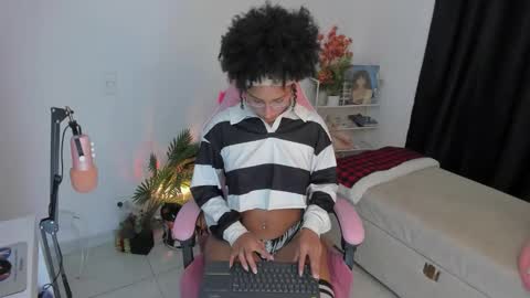 HEY GUYS IF YOU LIKE SEXY SHOW YOU ARE IN THE CORRECT PLACE CU WENESDAY PVT OPEN   TRANSMISSION TIME 5 PM - 10 PM COLOMBIA online show from 02/19/26, 01:23