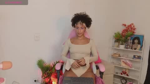 Snapshot of mulata_ch chatting on 05/05/26, 01:46 HEY GUYS IF YOU LIKE SEXY SHOW YOU ARE IN THE CORRECT PLACE CU WENESDAY PVT OPEN TRANSMISSION TIME 5 PM - 10 PM COLOMBIA online show from 05/05/26, 01:46